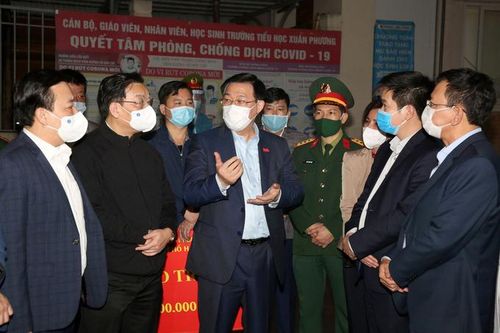 Bí thư Hà Nội kiểm tra đột xuất khu cách ly tại trường Tiểu học Xuân Phương