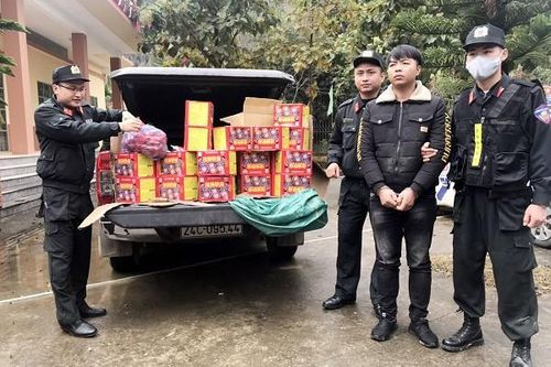 Bắt giữ vụ mua bán, vận chuyển trái phép gần 44 kg pháo hoa nổ