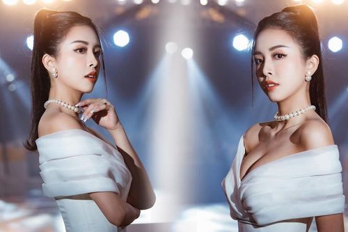 Á hậu Thúy An diện váy xẻ ngực sâu nóng bỏng