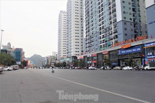 Đường phố Hạ Long 'vắng như chùa Bà Đanh'