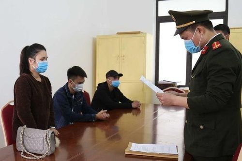 Trốn qua trạm kiểm soát dịch, 4 người bị phạt 100 triệu