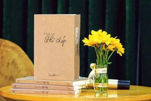 'Khi viết, người viết cô đơn nhưng khi có bạn đọc, tôi bớt cô quạnh'