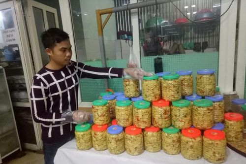 Người dân vùng cao Nghệ An chuẩn bị đặc sản phục vụ tết