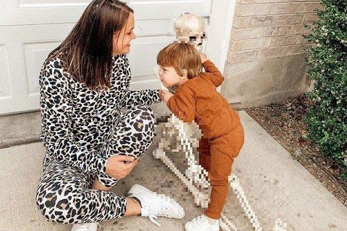 Bé trai có 'bạn thân đặc biệt', mỗi khi xuất hiện ai nấy đều khiếp vía