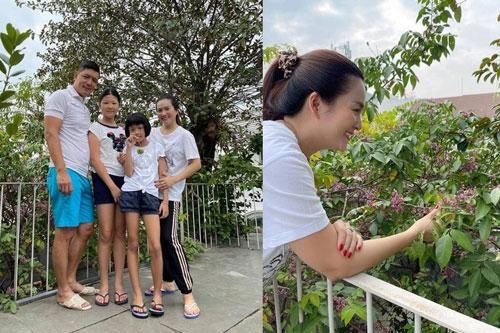 Bình Minh khoe ảnh cả gia đình, nhưng đôi dép tổ ong lại khiến fan chú ý