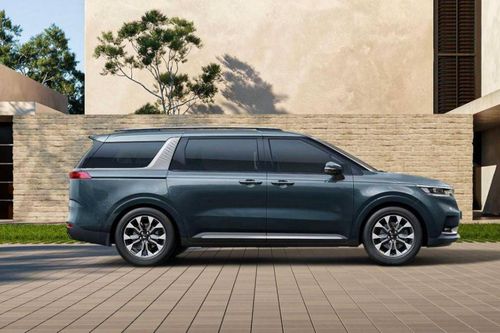 Kia Sedona mới có thể chở được cả một đội bóng