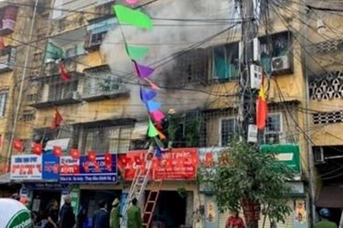 Cứu cháu bé 5 tuổi bị kẹt trong đám cháy