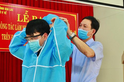 Hơn 50 cán bộ y tế xung phong xuống vùng tâm dịch ở Gia Lai