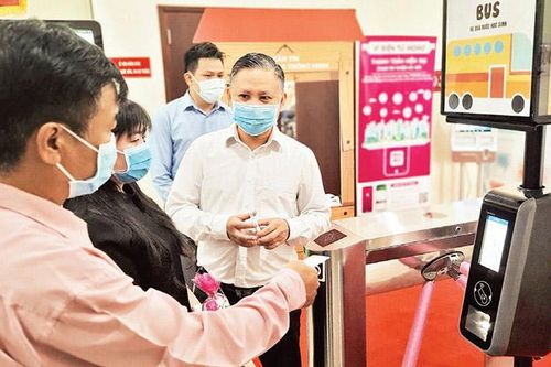Thành phố Hồ Chí Minh thúc đẩy thanh toán học phí qua thẻ