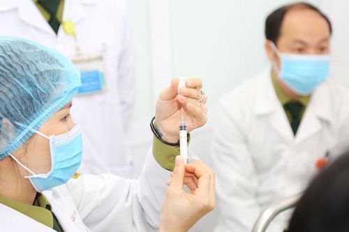 Bộ Y tế phê duyệt có điều kiện vắc xin Covid-19 đầu tiên cho nhu cầu cấp bách