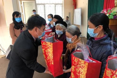 Tết nghĩa tình nơi quê nghèo
