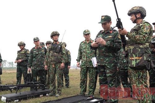 Trinh sát đặc nhiệm Việt Nam được trang bị súng bắn tỉa hàng đầu của Nga