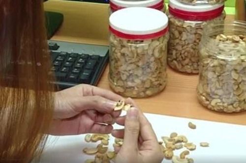 Bình Phước: Bắt giữ hơn 13 tấn hạt điều thải loại bán ra thị trường Tết