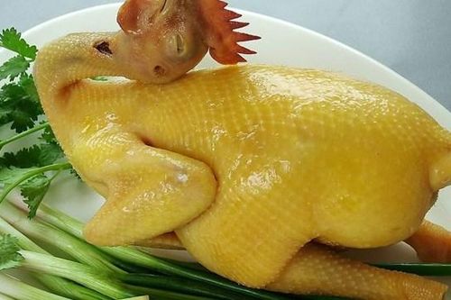 Món ăn ngày Tết: Cách luộc và tạo dáng gà cúng giao thừa