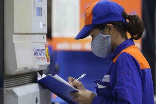 Nhà bán lẻ xăng dầu lớn nhất nước hụt thu 180 tỷ đồng/ngày vì Covid-19