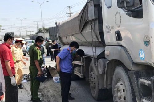 Tai nạn giao thông mới nhất hôm nay 2/2: Gặp tai nạn khi đi chụp ảnh Tết, thiếu nữ 16 tuổi tử vong