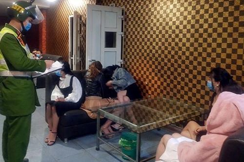 Phong tỏa quán karaoke, cách ly nhóm người vi phạm phòng, chống dịch Covid-19