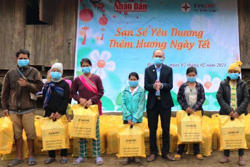 Báo Nhân Dân mang Tết ấm đến với đồng bào nghèo vùng cao