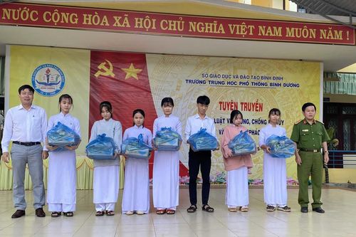 Tuyên truyền pháp luật cho học sinh