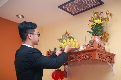 Mách bạn cách lau dọn bàn thờ cuối năm đón lộc vào nhà