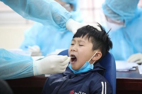 COVID-19 nhanh chóng thâm nhập trường học, hàng loạt học sinh phải cách ly
