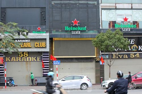 Quán massage, phố karaoke ở Hà Nội thực hiện 'lệnh' đóng cửa phòng COVID -19 thế nào?