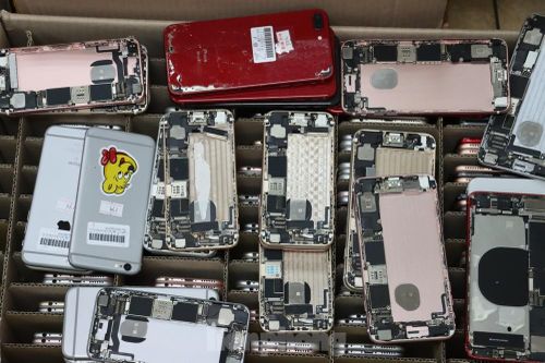 Xé lẻ, nhập lậu hơn 600 điện thoại iPhone từ Hàn Quốc về Nội Bài