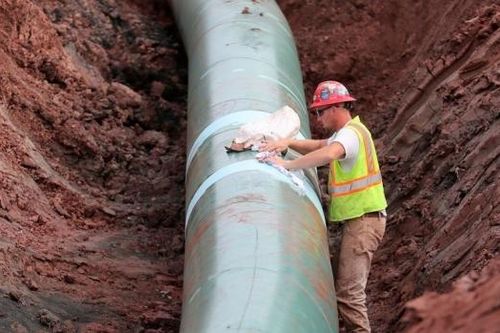 Sau khi hủy Keystone XL, TT Joe Biden bị áp lực để dừng nhiều dự án đường ống đang bị tranh chấp khác