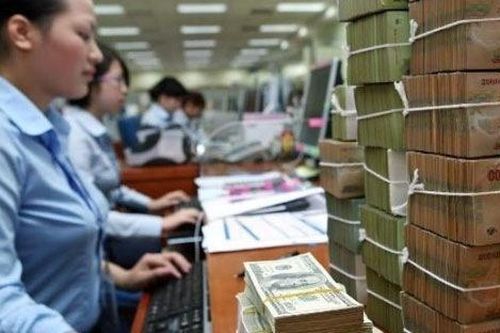 Ăn tết đậm ngàn tỷ, ôm hàng bank thoát hiểm trước cú sụt mạnh