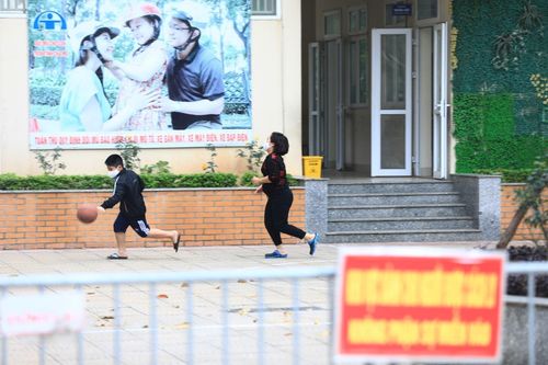 Cuộc sống bên trong khu cách ly tập trung trường Tiểu học Xuân Phương