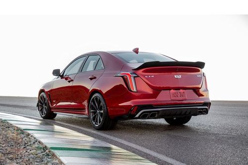 Sedan mạnh 472 mã lực, giá gần 1,4 tỷ đồng, cạnh tranh với Mercedes-AMG CLA 45