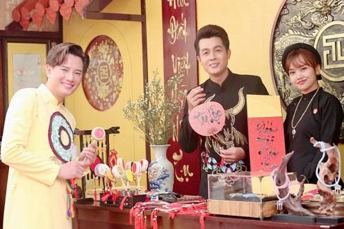 Hòa Hiệp - Bá Thắng diện áo dài xuống phố