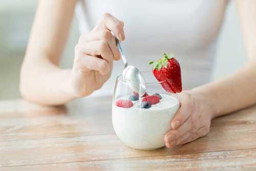 Ăn sữa chua ít nhất một lần mỗi tuần, bạn sẽ bất ngờ với điều kỳ diệu xảy ra với cơ thể