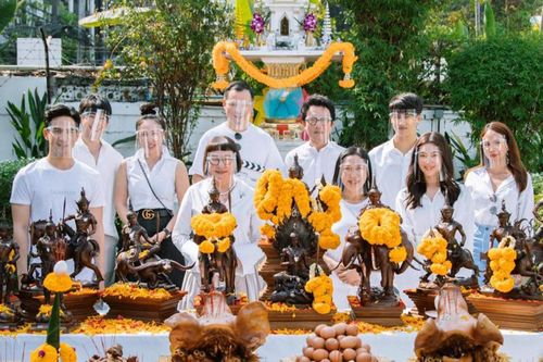 Lễ khai máy phim điện ảnh 'Buppe Sannivas 2': Pope-Bella là điểm nhấn nhưng còn 2 trai đẹp khác nữa đấy!