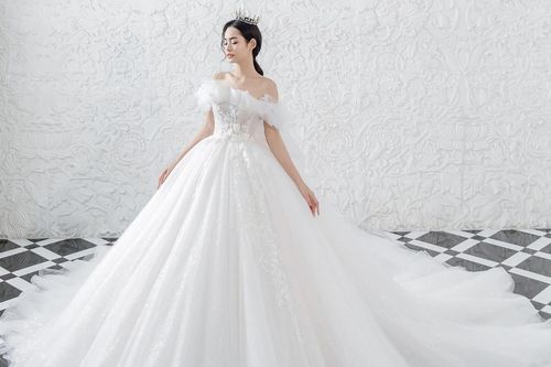 Ren Bridal Studio trình làng hàng loạt váy cưới có 1-0-2 trong BTS Luxury Limited 2021