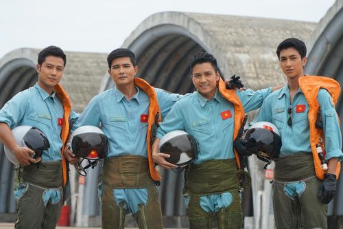 Bình An - Thanh Sơn gây sốt với tạo hình soái ca trường không quân trong phim mới chiếu Tết 2021