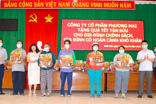 Công ty Cổ phần Phương Mai tặng 74 phần quà cho gia đình chính sách và khó khăn