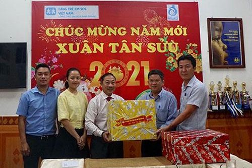 Ủy ban MTTQ Việt Nam tỉnh Khánh Hòa thăm, tặng quà các cơ sở bảo trợ xã hội