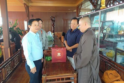 Thăm, chúc tết các cơ sở tôn giáo nhân dịp Tết Nguyên đán Tân Sửu