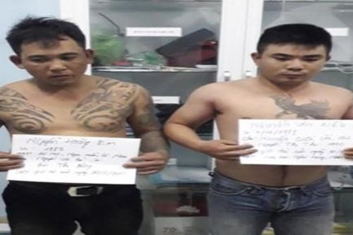Bắt nóng 2 đối tượng cướp giật điện thoại người đi đường