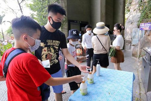Du lịch Tết: Thận trọng nhưng không ồ ạt hủy tour