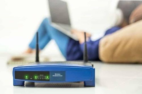 Lo sợ bức xạ có hại cho sức khỏe, một gia đình viết thư yêu cầu hàng xóm tắt Wifi