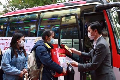 Hàng nghìn sinh viên được hỗ trợ vé xe về quê đón Tết