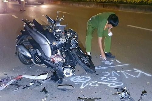 Lao xe SH lao vào xe tải đang lùi, một thanh niên tử vong
