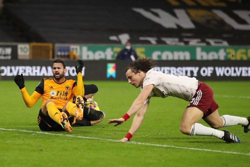 David Luiz nhận thẻ đỏ trong trận thua của Arsenal