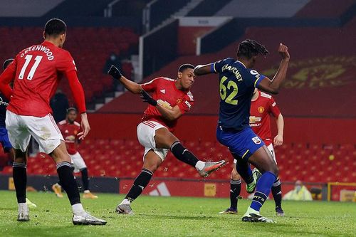Cuộc đua vô địch Ngoại hạng Anh: MU phả hơi nóng vào gáy Man City