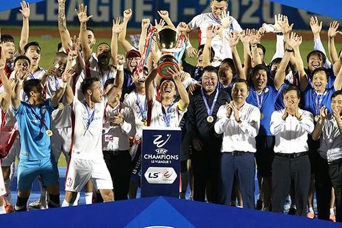 Bình luận viên Quang Tùng: 'Động lực song hành cùng thách thức bóng đá Việt'