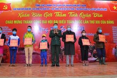 Xuân biên giới thắm tình quân dân