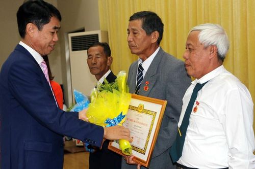 Sống là cống hiến