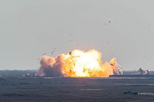 Hình ảnh tàu Starship số 9 của Space X phát nổ trong lần thử nghiệm